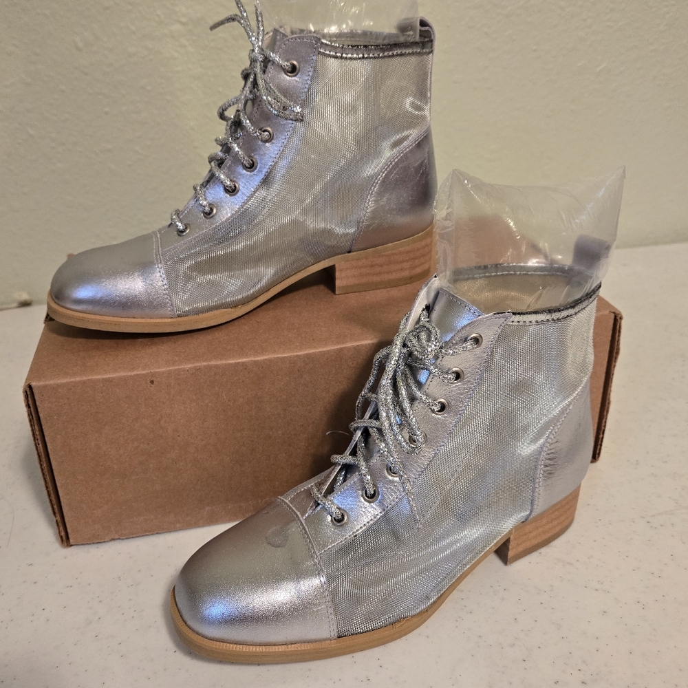 RACHEL Girl's Silver Leather & Mesh Booties Made in Spain Size 1.5